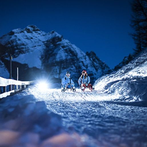 Kurzurlaub mit Rodeln & Skifahren bei Nacht in Tirol für 2